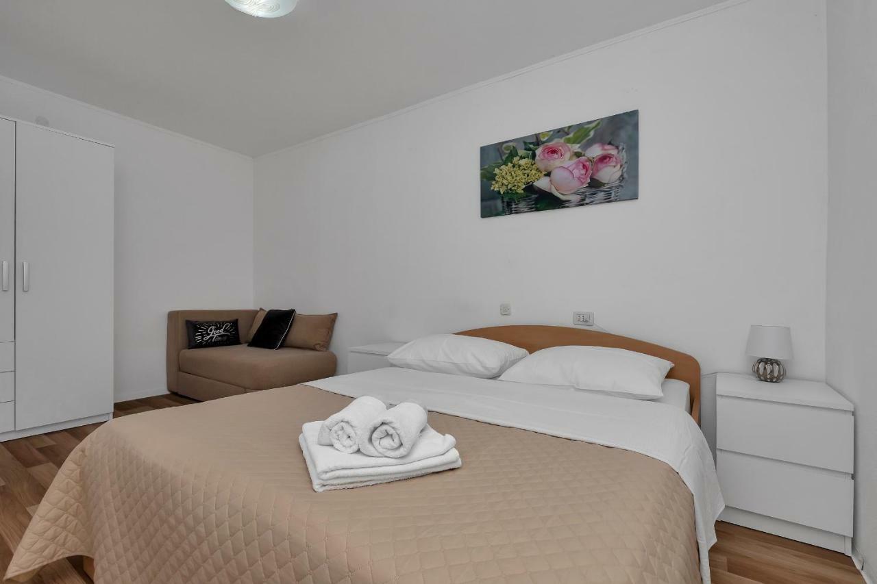 Apartmani Mona Makarska Zewnętrze zdjęcie