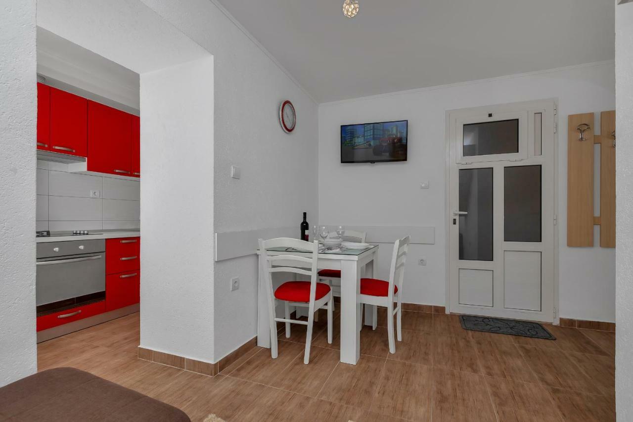 Apartmani Mona Makarska Zewnętrze zdjęcie
