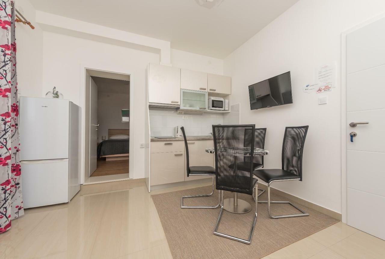 Apartmani Mona Makarska Zewnętrze zdjęcie