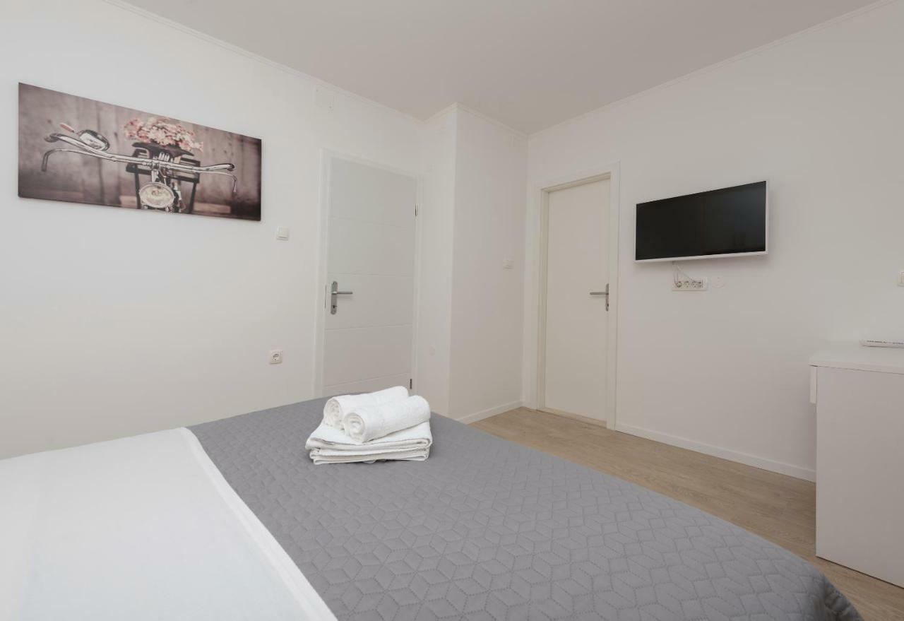 Apartmani Mona Makarska Zewnętrze zdjęcie