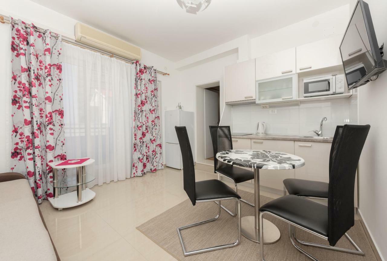 Apartmani Mona Makarska Zewnętrze zdjęcie