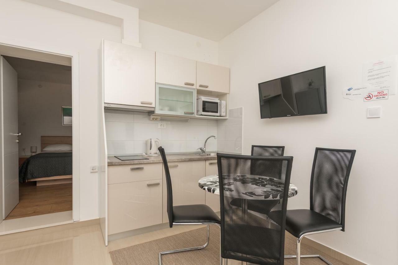 Apartmani Mona Makarska Zewnętrze zdjęcie