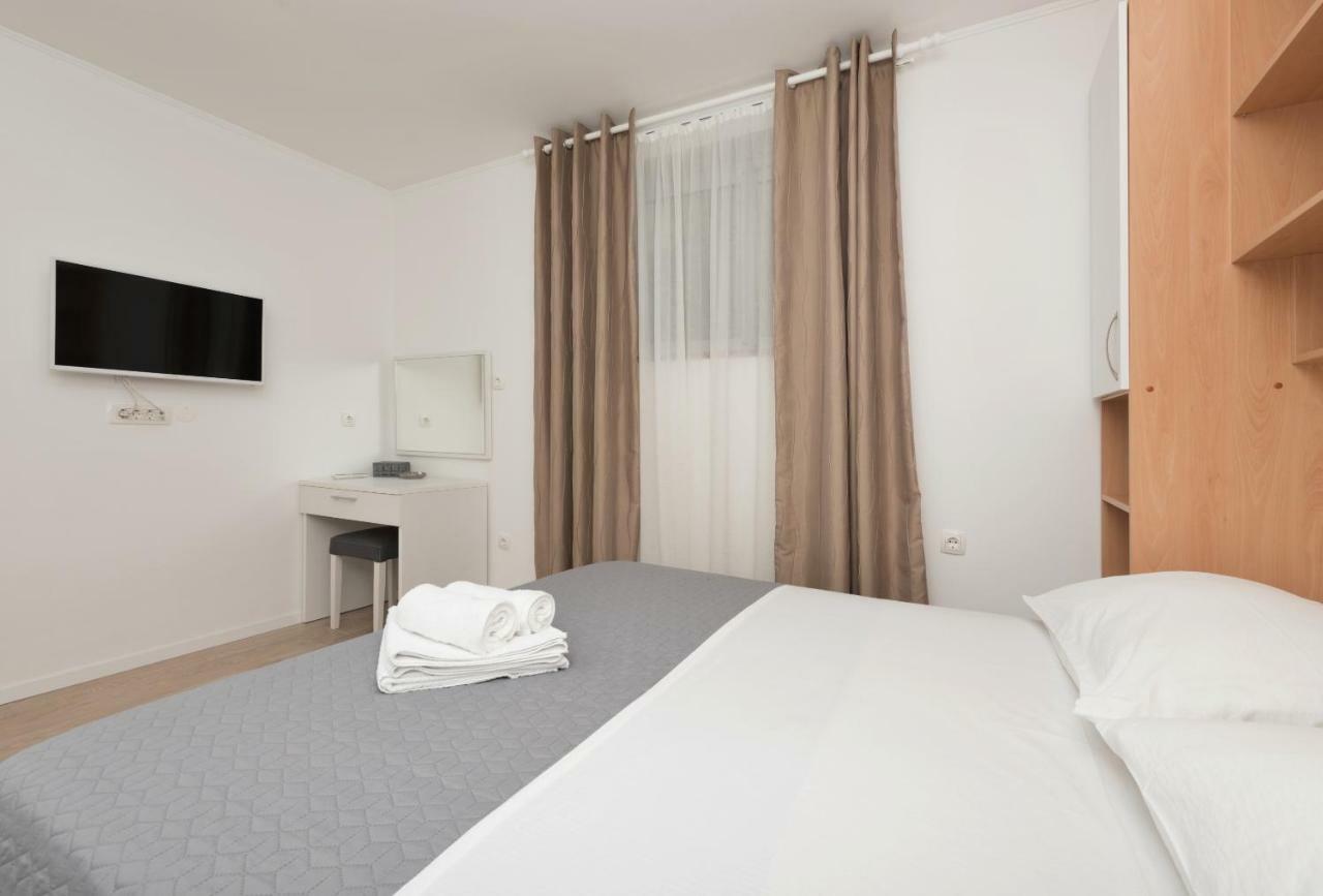Apartmani Mona Makarska Zewnętrze zdjęcie