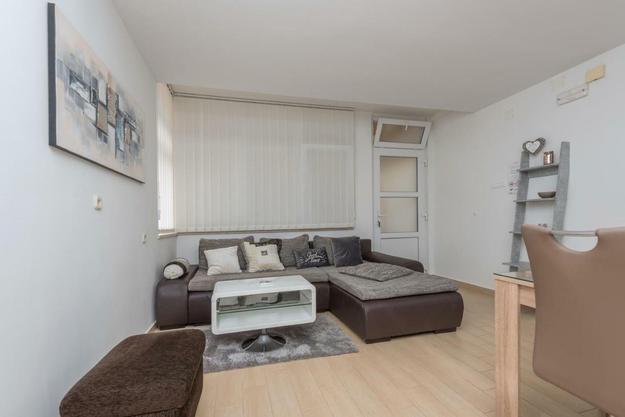 Apartmani Mona Makarska Zewnętrze zdjęcie