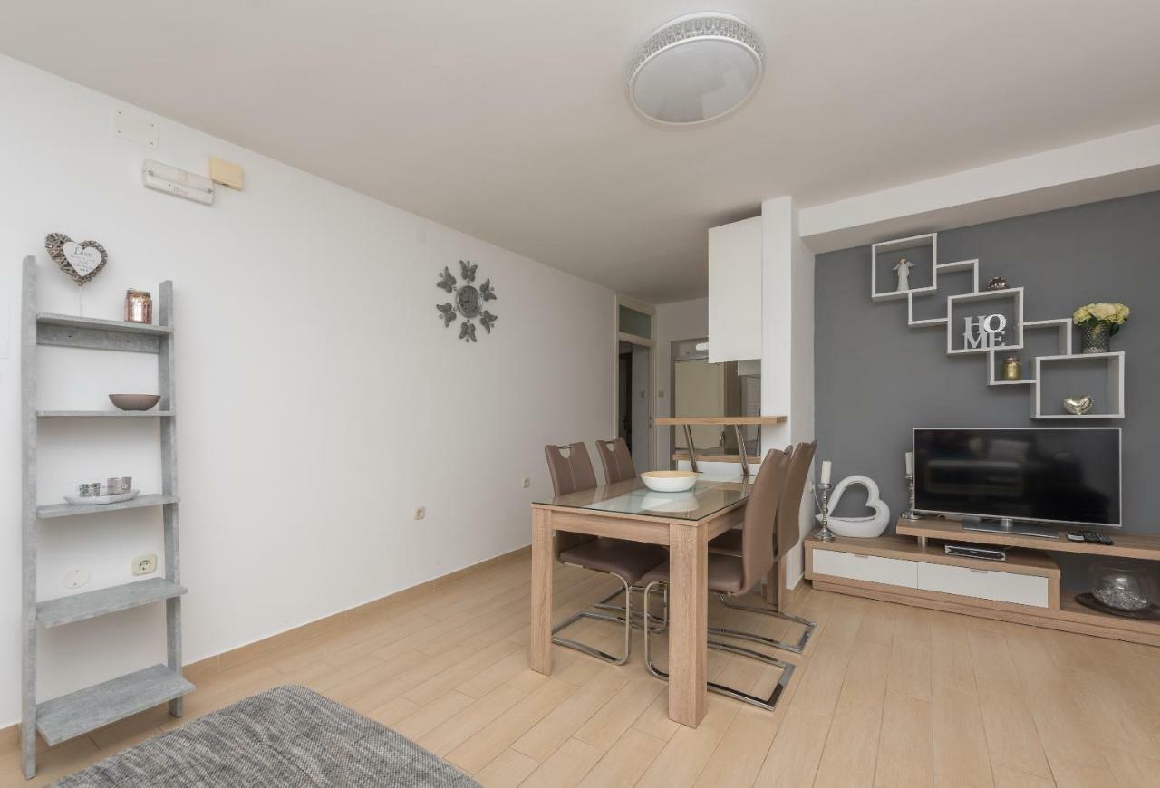 Apartmani Mona Makarska Zewnętrze zdjęcie
